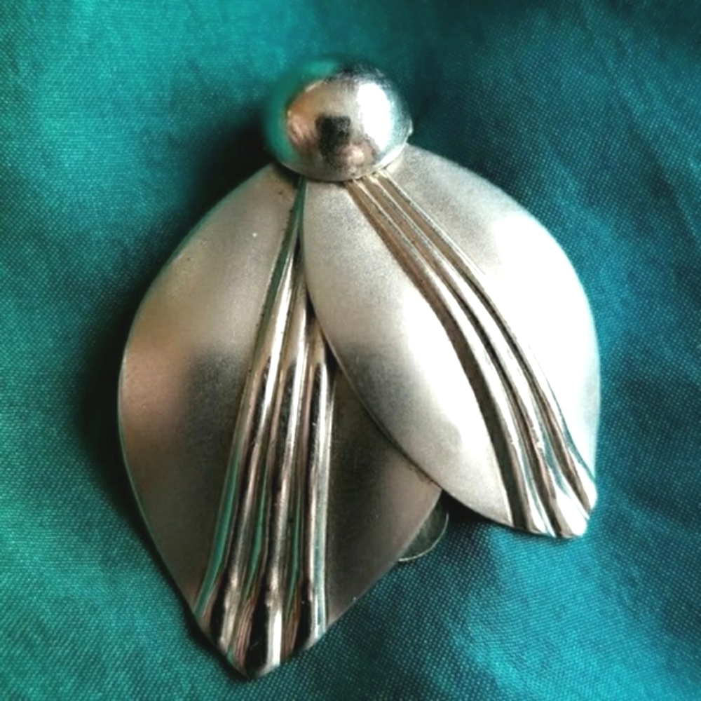 Vintage leaf clip silver tone dress scarf brooch forest tree fall autumn